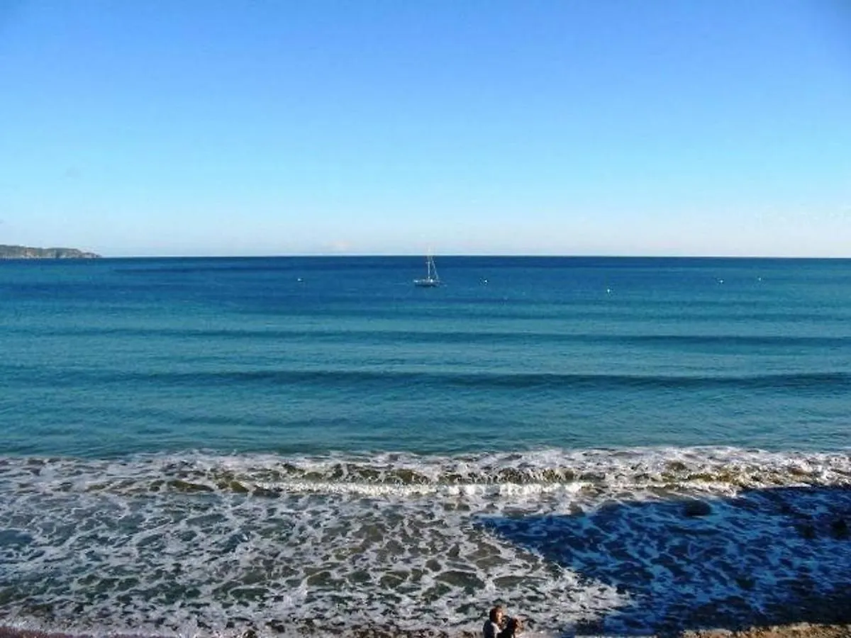 Apartment Studio Face Mer Avec Terrasse, Clim, Parking A Cavalaire-Sur-Mer - Fr-1-226B-13