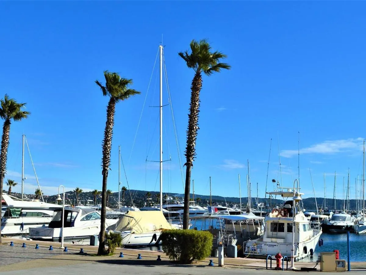 Studio Face Mer Avec Terrasse, Clim, Parking A Cavalaire-Sur-Mer - Fr-1-226B-13 France